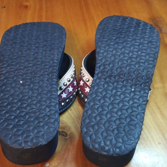 South Main Star Studded Flip Flops Size 8/9 - Picture 9 of 9